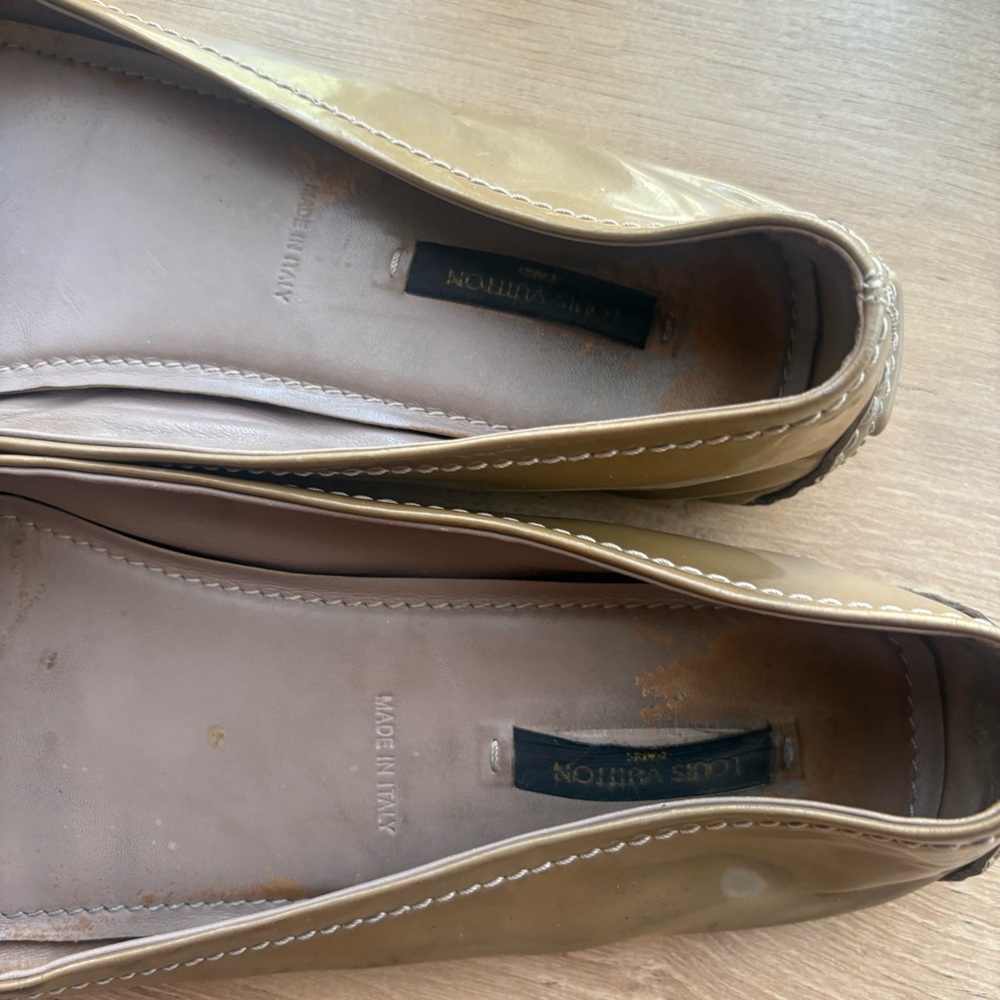 Louis Vuitton Gold Leather Ballet Flats with Signature LV Accent Size 40 - Picture 7 of 11